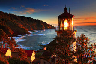 P182 Sunset Heceta Head Lighthouse, Oregon Coast