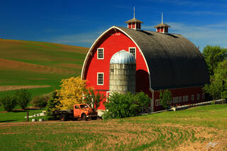 U045 Red Barn, Palouse Hills, Washington 