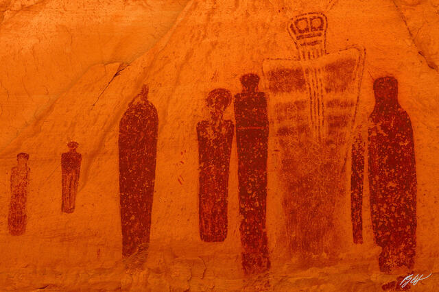 D341 The Great Ghost Petroglyphs, Horseshoe Canyon, Utah print