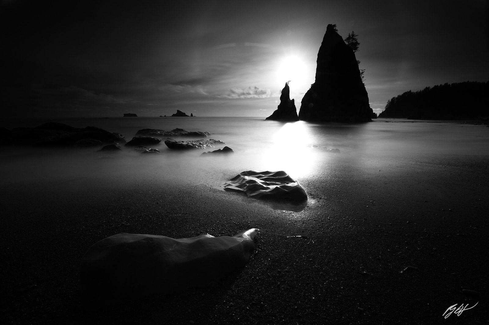 Sunset and Split rock from Rialto Beach in Olympic National Park in Washington