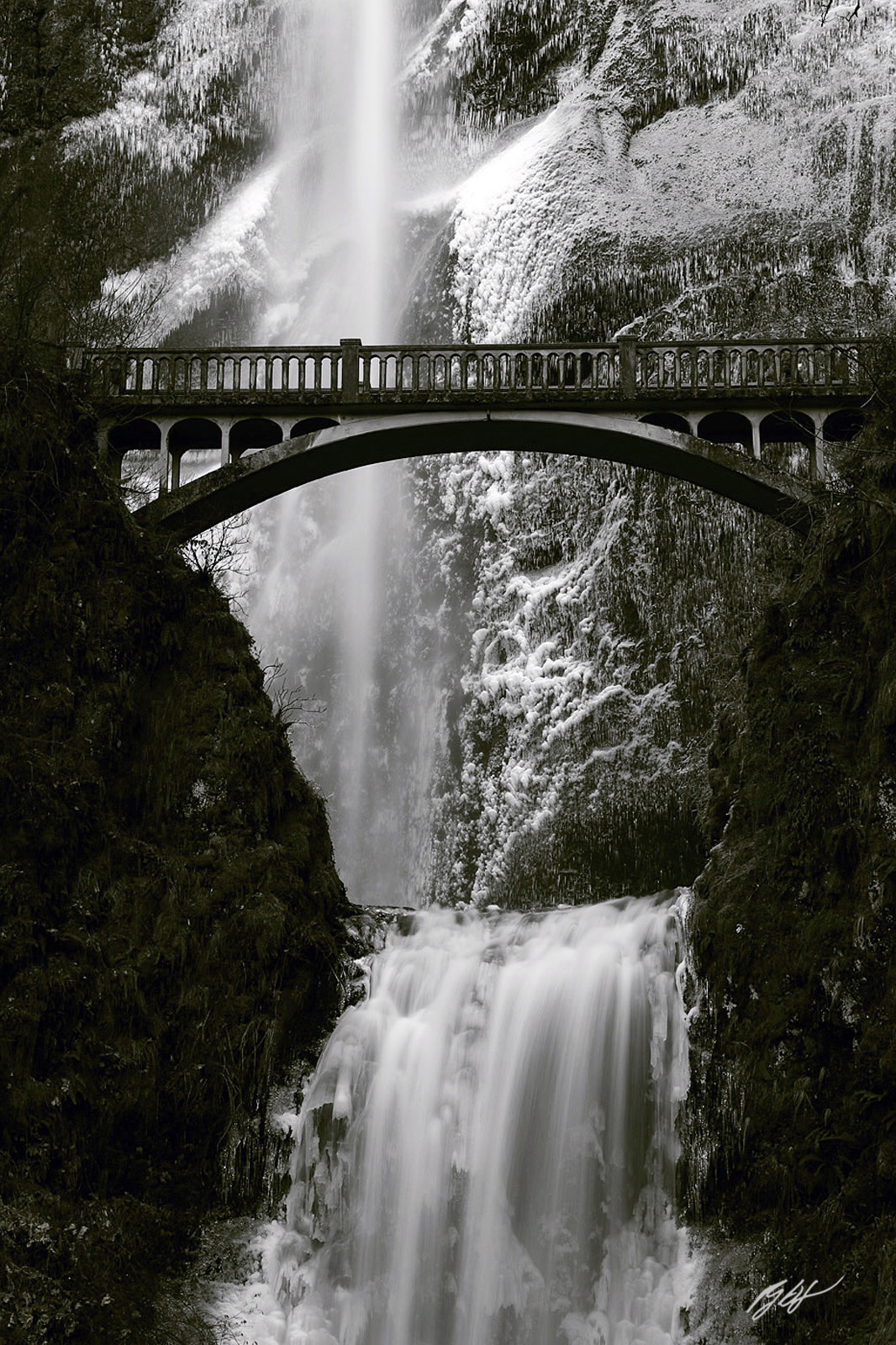Winter Scene and Multnomah Falls Hiking Bridge in the Columbia River Gorge National Scenic Area in Oregon
