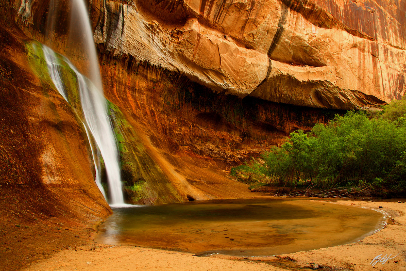 Lower Calf Creek Falls in the Calf Creek Recreation Area in the Grand Staircase-Escalante National Monuments in Utah
