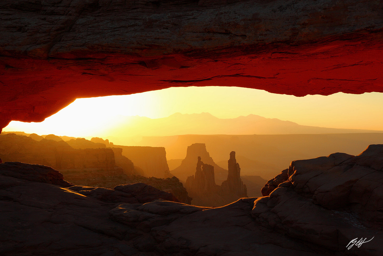 Sunrise Under the Mesa Arch with the Washer Woman in Canyonlands National Park in Utah