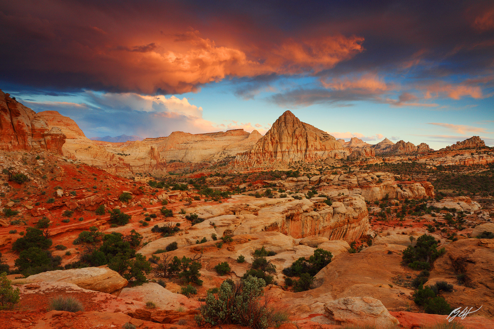 Sunset and Pectols Pyromid in Capital Reef National Park in Utah