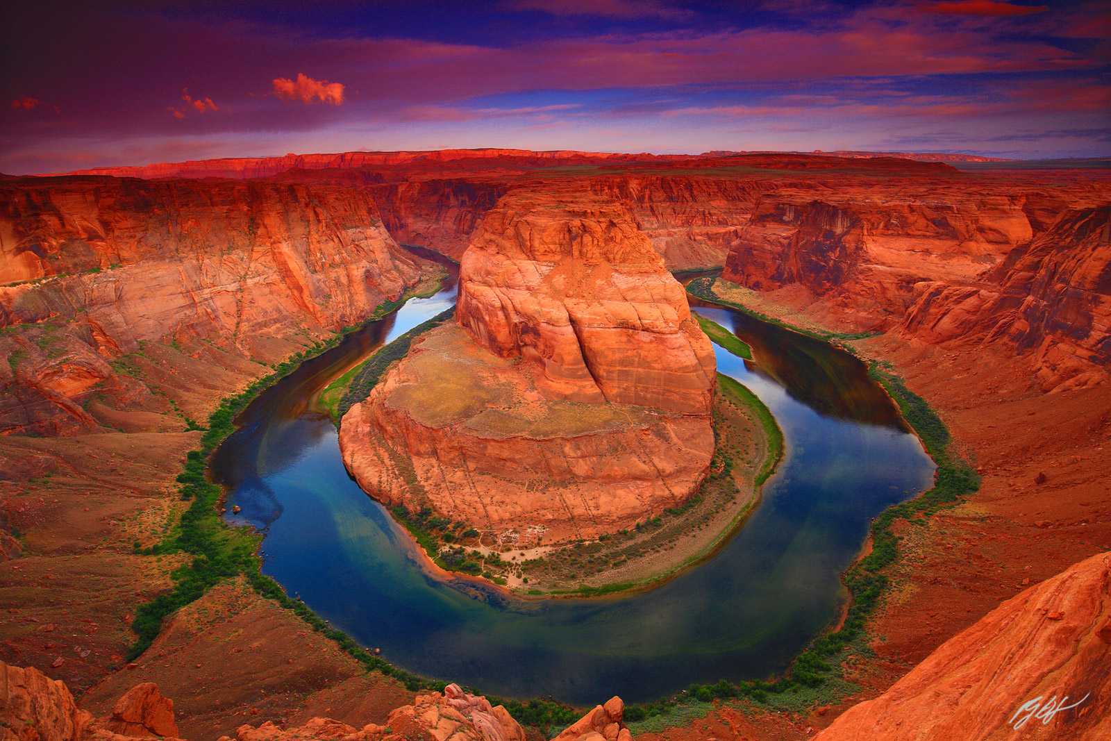 Sunrise over Horseshoe Bend and the Colorado River in Glen Canyon National Recreation Area in Arizona