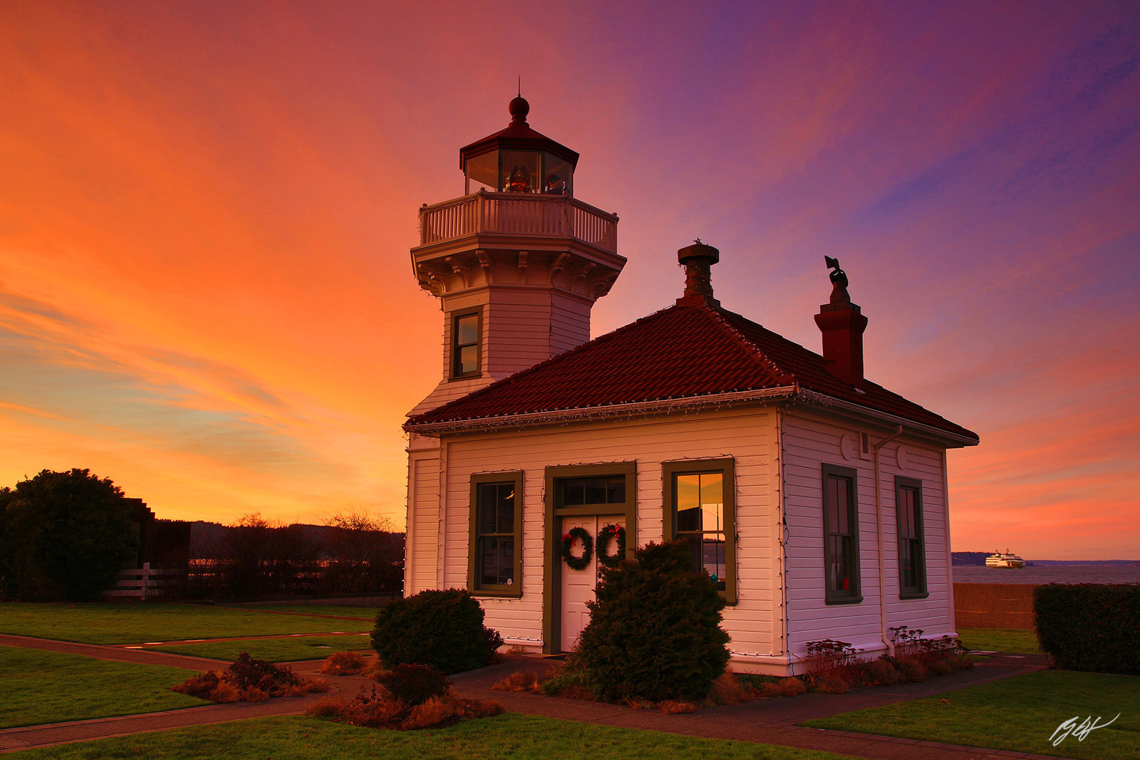 Sunset Mukilteo Lighthouse in Mukilteo Lighthouse Park in Washington