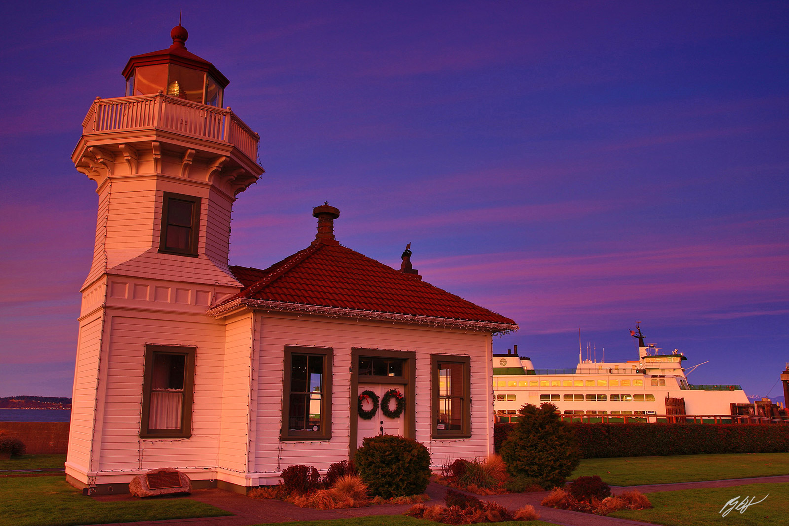 Sunset Mukilteo Lighthouse and Ferry in Mukilteo Lighthouse Park in Washington