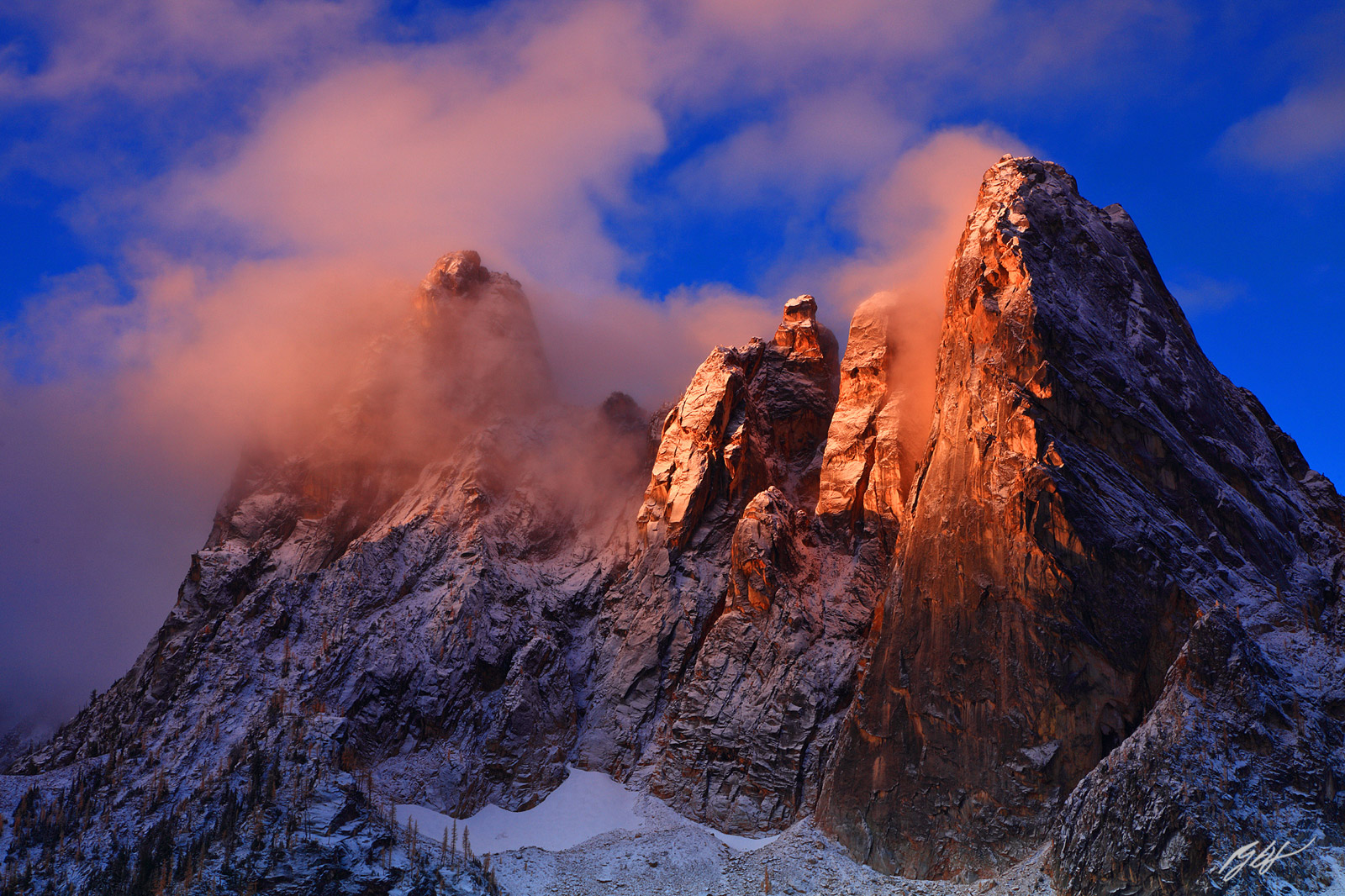 Sunrise on the Liberty Bell Mountain in the North Cascades in Washington