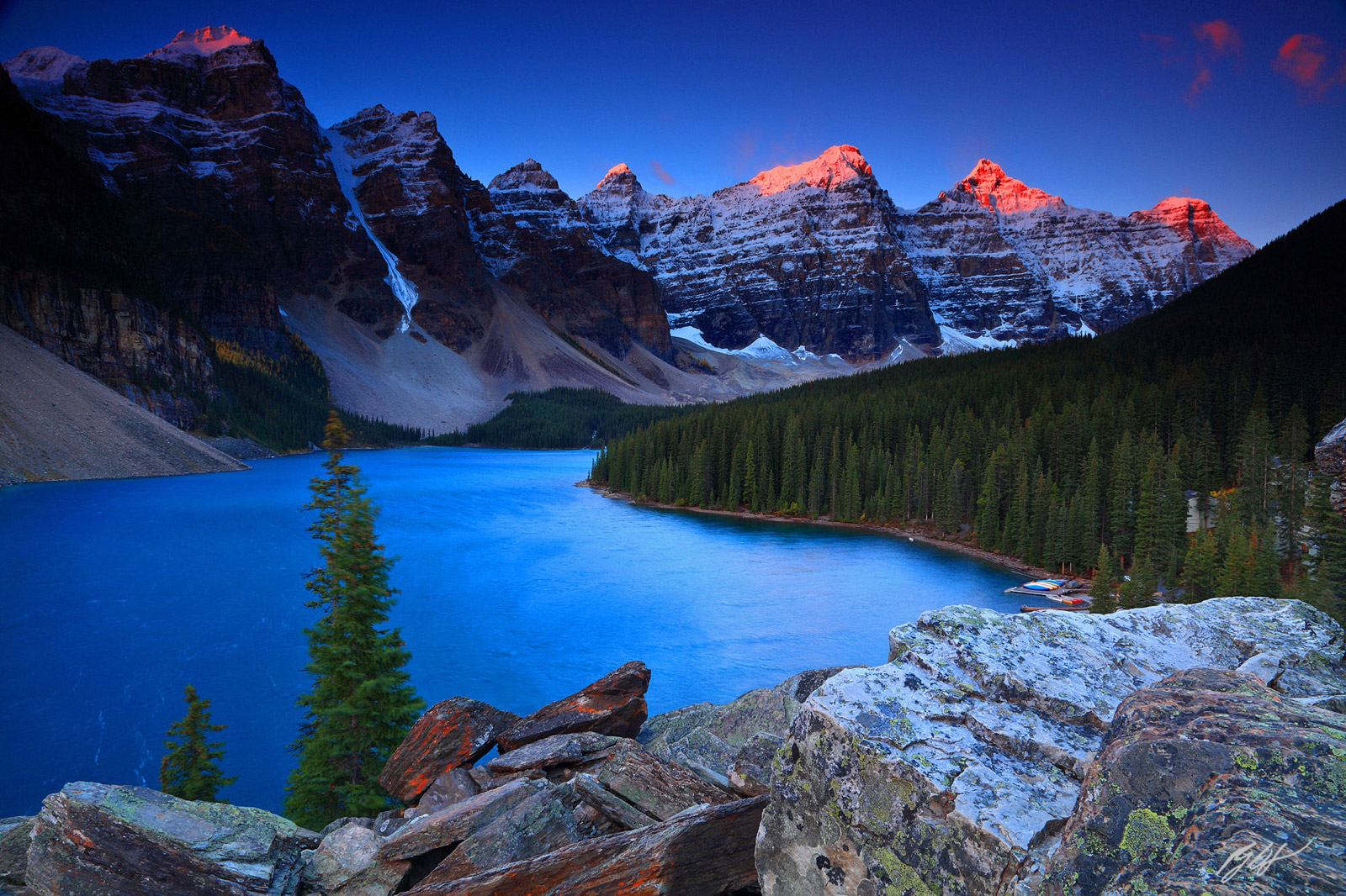 Sunrise over Moraine Lake with the Ten Peak in Banff National Park in Canada