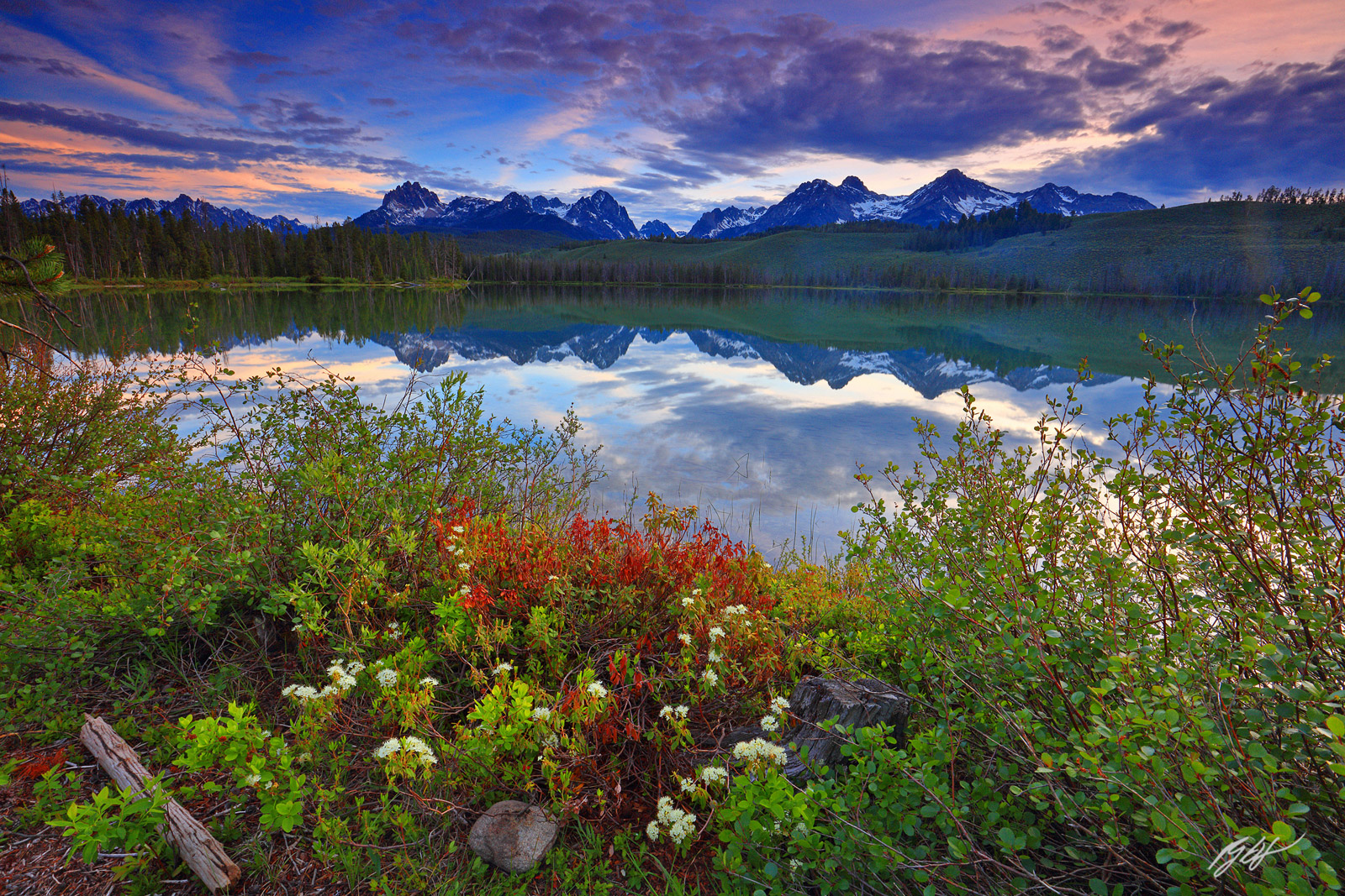 Sunset Little Redfish Lake with the Sawtooth Mountains in Sawtooth National Forest in Idaho