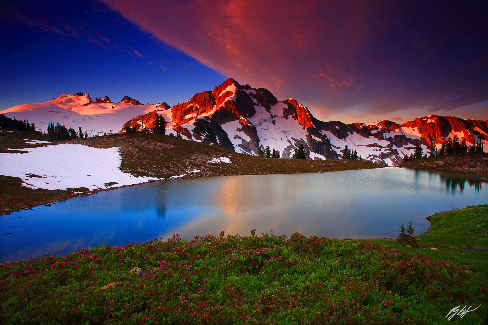 Sunrise Whatcom Peak and Mt Challenger with Taptoe Lakes in the North Cascades National Park in Washington